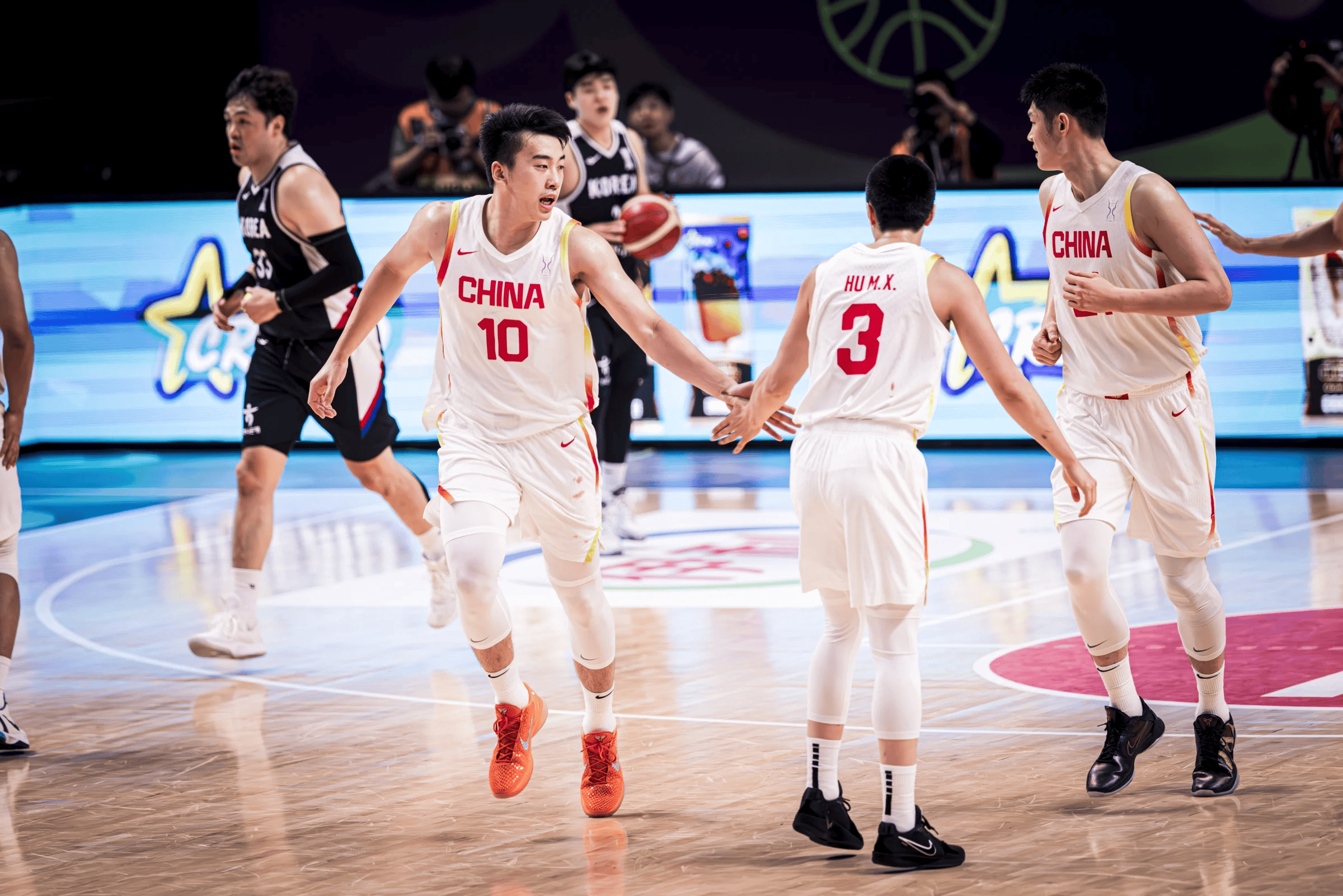 小拇指勾着 小拇指勾着