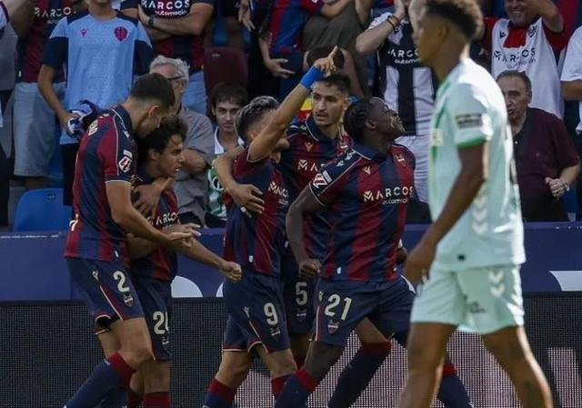 这一操作, 任盈 这一操作, 任盈